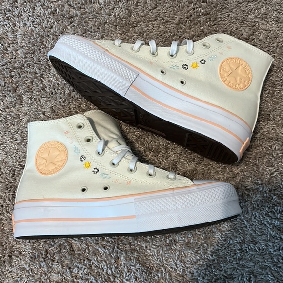 Converse Chuck Taylor All Star Lift Platform Sneaker - SOLD OUT in stores! - Picture 3 of 8